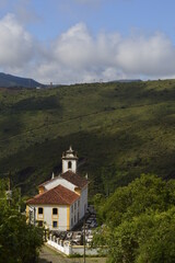 Fototapeta na wymiar Vista da igreja na montanha