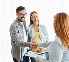 Fototapeta premium couple house property agent home real estate business buying investment apartment agreement deal client buyer new loan pregnant pregnancy meeting agreement sign signing contract shaking handshake