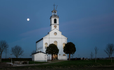 Church in simonshaven at night