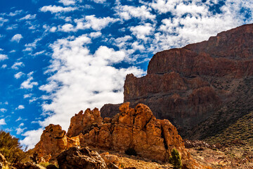 Paisaje con nubes en el Parque Nacional del Teide, isla de Tenerife.