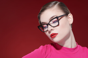 Fototapeta na wymiar woman in trendy glasses