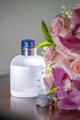 Obraz na płótnie Canvas bridal bouquet perfume and ring