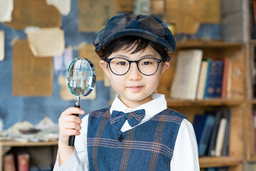 虫眼鏡を持つ少年　名探偵　科学少年