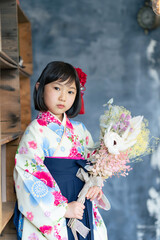 袴を着た女の子　記念写真　ハーフ成人式　七五三　写真館