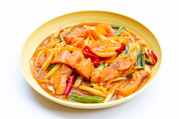 Spicy papaya salad with salmon