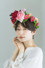 花冠を被った女性　美容イメージ
