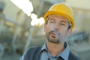 builder worker smoking