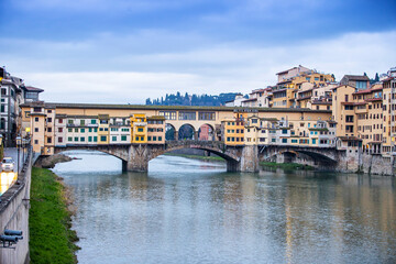 Fototapeta na wymiar River Arno and famous bridge Ponte Vecchio at sunset from Ponte alle Grazie in Florence, Tuscany, Italy