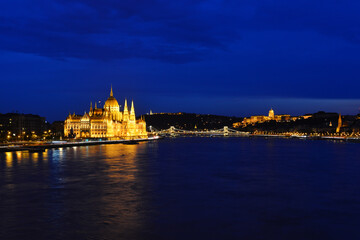 Budapest parlament at night. Beatiful wallpaper.