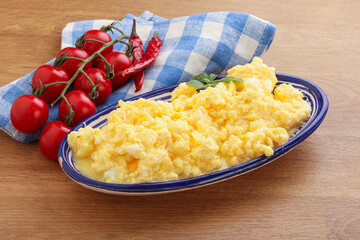 Scrambledd egg in the bowl
