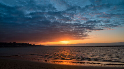 Fototapeta na wymiar sunset in Las Palmas, The Canteras Beach