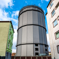 Gaskessel, Gasometer in Wuppertal. Revitalisiertes Ausstellungshalle und Aussichtsplattform über...