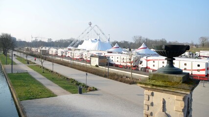 Vue du parc de la Citadelle de Lille et du Champ de Mars occupé par un cirque - mars 2022 - obrazy, fototapety, plakaty