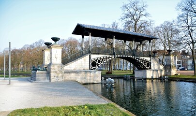 Vue du canal sous le pont Napoléon Champ de Mars Lille © Christophe