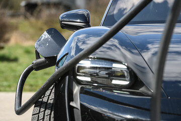 auto voiture electrique borne chargement rechargement charge recharge station batterie
