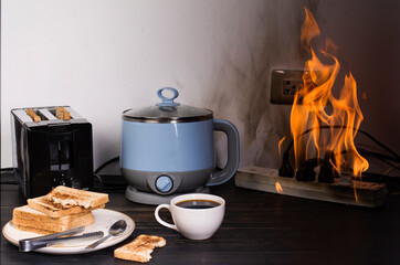 Toasting and cooking short circuit The power plug contains flames and smoke. Fire ignites. Using...