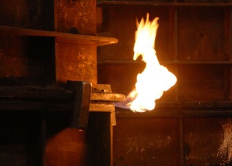 Obraz premium Gießerei Torgelow, Feuervogel, brennende Gase