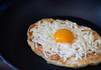 Adjarian khachapuri in a frying pan. Dietary low-calorie khachapuri with cottage cheese dough on a white plate. Proper nutrition. simple breakfast. High quality photo