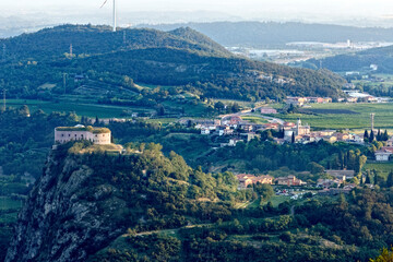 Obraz premium Fort Wohlgemuth on the top of Mount Castello and the hamlet of Rivoli Veronese. Verona province, Veneto, Italy, Europe.