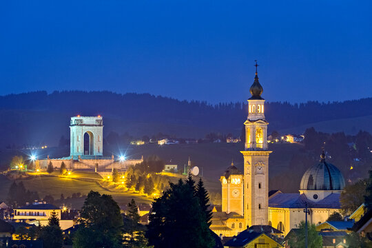 Asiago: the military ossuary of Leiten and the church of San Matteo Apostolo ed Evangelista. Vicenza province, Veneto, Italy, Europe.