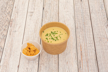 The vichyssoise is an internationally known soup is a traditional recipe of French cuisine. However, another theory indicates that it was invented by a severely Basque cook in the porrusalda