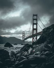 Keuken foto achterwand Grijs Grijswaarden van een Golden Gate Bridge die de Baai van San Francisco en de Stille Oceaan verbindt