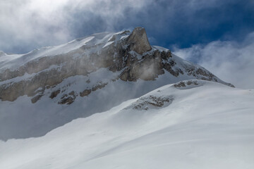 Fototapeta na wymiar Paysage du Dévoluy en hiver , Tête d' Oriol , Hautes-Alpes , France