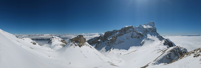 Paysage du  Dévoluy en hiver ,  panoramique sur le Grand Ferrand , Hautes-Alpes , France