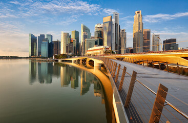 Fototapeta na wymiar Singapore downtown at the sunrise
