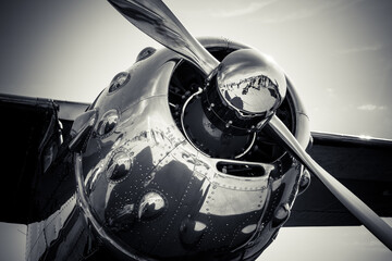 Grayscale close-up shot of a metallic aircraft propeller reflecting the environment. © Ikarus/Wirestock Creators