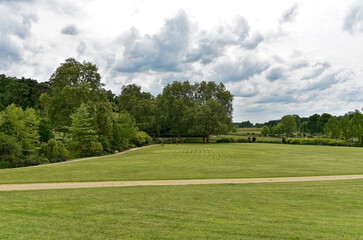 Fototapeta premium Frankreich - Brissac-Quincé - Schloss Brissac - Parkanlage