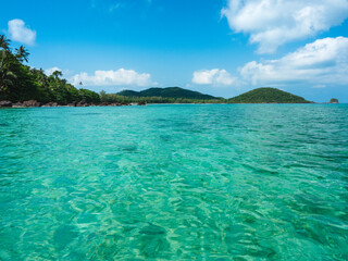 Fototapeta premium Scenic view of peaceful bay, crystal clear turquoise seawater against cloud blue sky in summer sunny day. Koh Mak Island, Trat, Thailand.