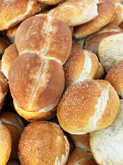 Breads called “torta” for sale in a bread basket, along with other varieties such as “cemita” breads. With the “torta” breads, “tortas” are commonly prepared, a kind of Mexican sandwich