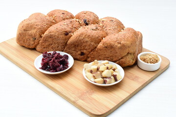 Large wholemeal cereal bread, oatmeal, walnuts, panela and blueberries