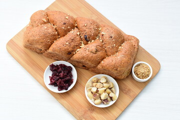 Large wholemeal cereal bread, oatmeal, walnuts, panela and blueberries