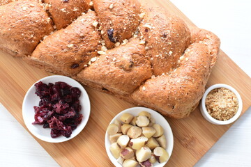 Large wholemeal cereal bread, oatmeal, walnuts, panela and blueberries