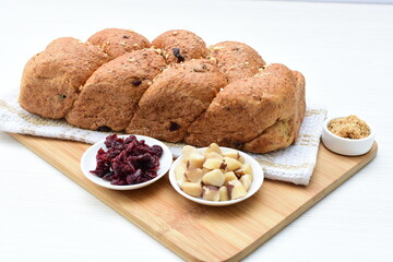Large wholemeal cereal bread, oatmeal, walnuts, panela and blueberries