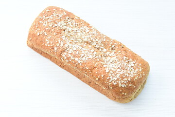 Large wholemeal oatmeal bread, sweetened with natural panela