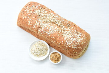 Large wholemeal oatmeal bread, sweetened with natural panela