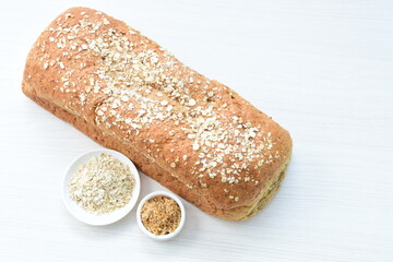 Large wholemeal oatmeal bread, sweetened with natural panela