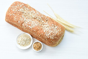 Large wholemeal oatmeal bread, sweetened with natural panela