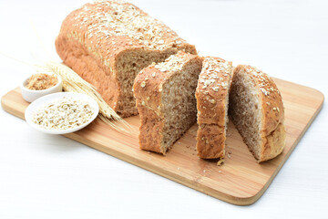 Large wholemeal oatmeal bread, sweetened with natural panela