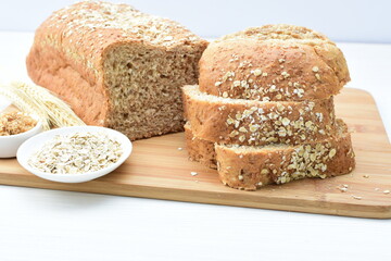 Large wholemeal oatmeal bread, sweetened with natural panela