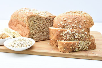 Large wholemeal oatmeal bread, sweetened with natural panela