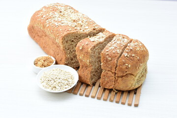 Large wholemeal oatmeal bread, sweetened with natural panela
