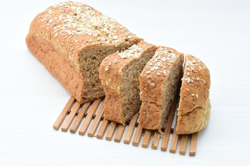 Large wholemeal oatmeal bread, sweetened with natural panela