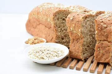 Large wholemeal oatmeal bread, sweetened with natural panela