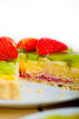 kiwi and strawberry pie tart