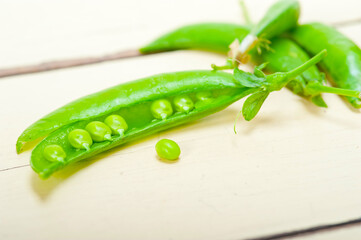 hearthy fresh green peas