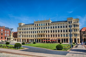 Fototapeta premium görlitz, deutschland - postplatz mit muschelminna-brunnen